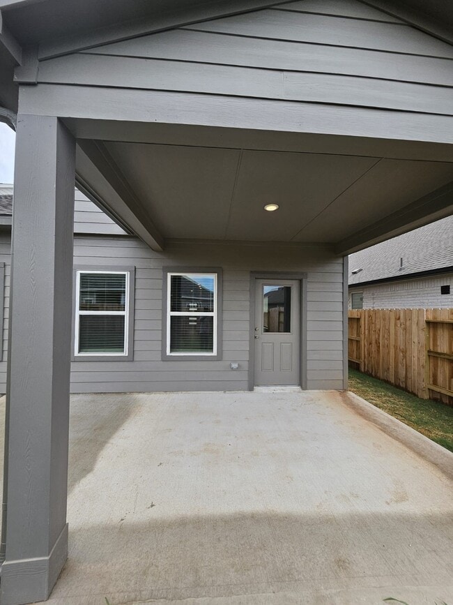 Foto del edificio - 2727 Crested Creek Ln