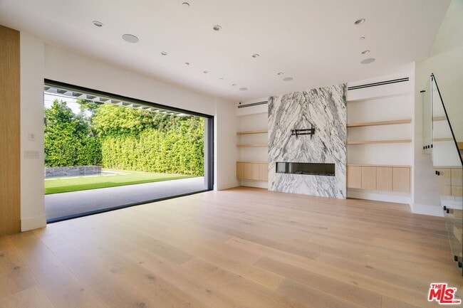 Building Photo - 4087 Kraft Ave