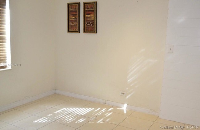 Building Photo - 2400 SW 62nd Ave  2400 Miami FL 33155