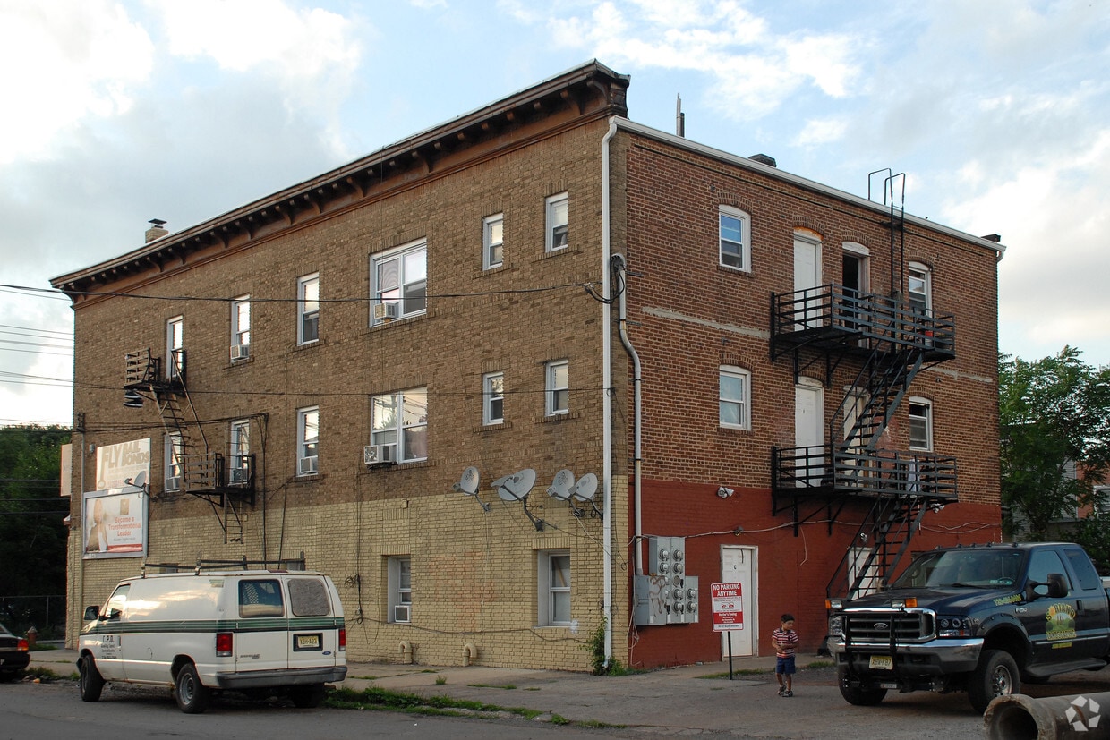 Building Photo - 72 Jersey Ave