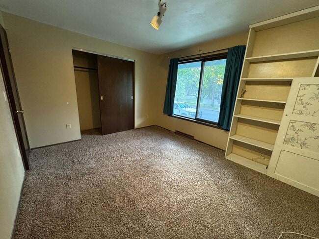 Building Photo - Pinecrest Fourplex