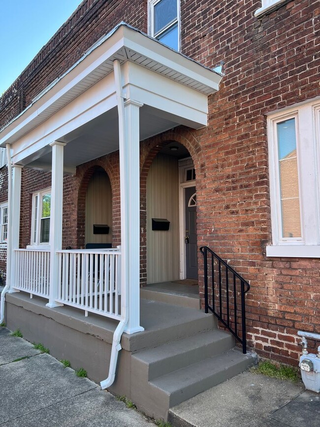 Building Photo - 117 S Stafford Ave