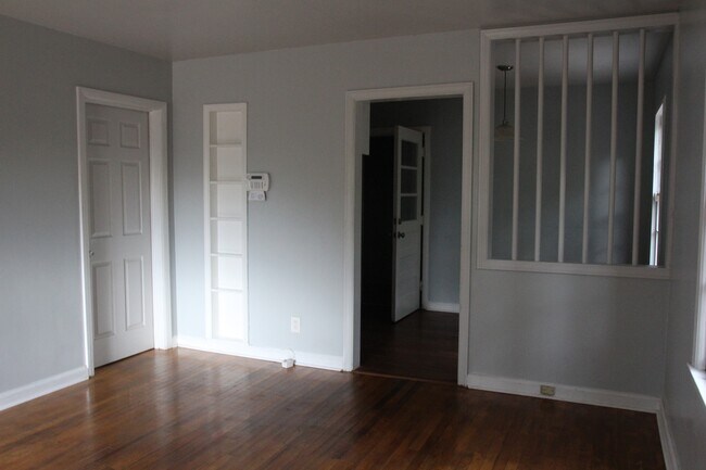 Foto del edificio - 1807 W Broad Ave