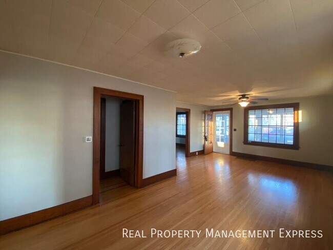 Foto del edificio - Gorgeous 4 bed 1 bath home