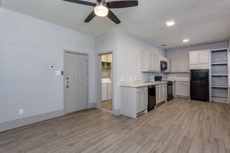 Building Photo - 215 N Milby St