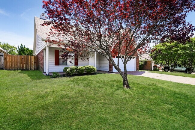 Building Photo - 9115 Park Crest Dr