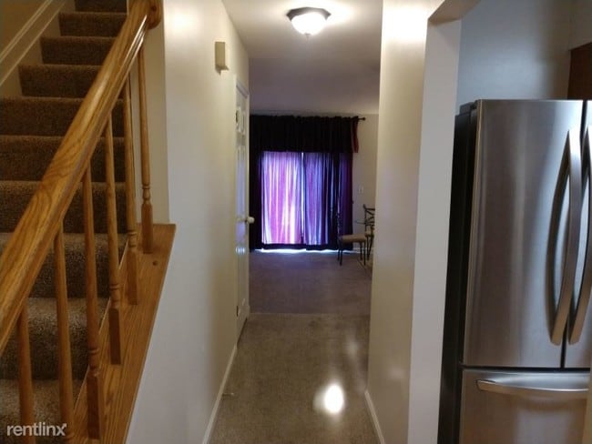 Building Photo - 2 br, 2.5 bath Townhome - 210 Scott Street