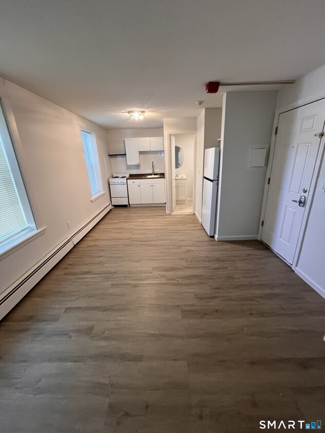 Building Photo - 411 N Main St