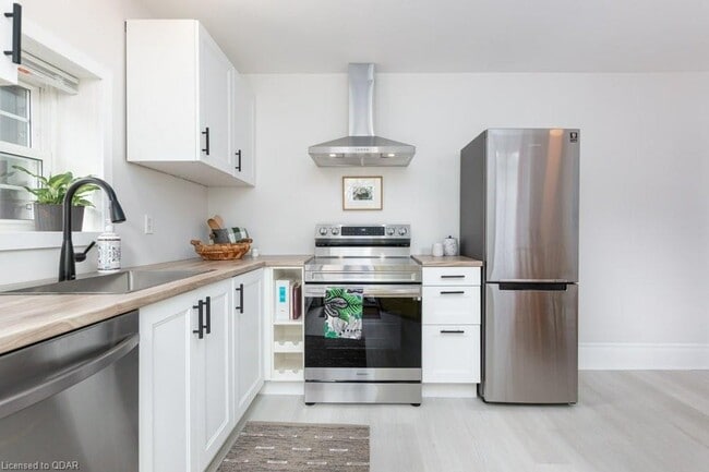 Building Photo - Alexander Street - 1 Bed