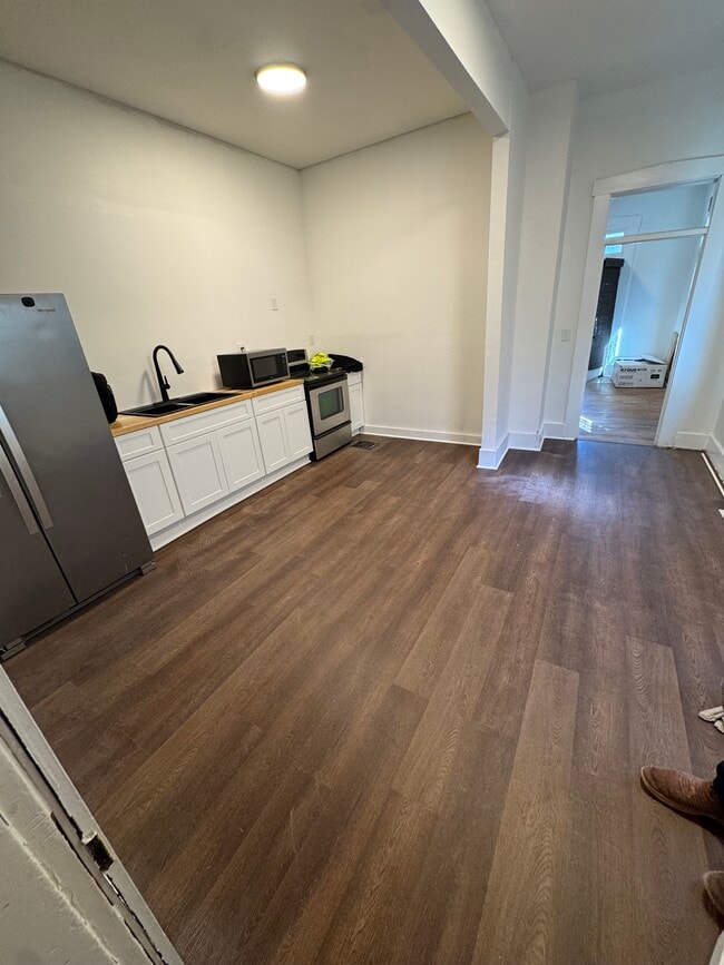 Building Photo - 953 W Main St