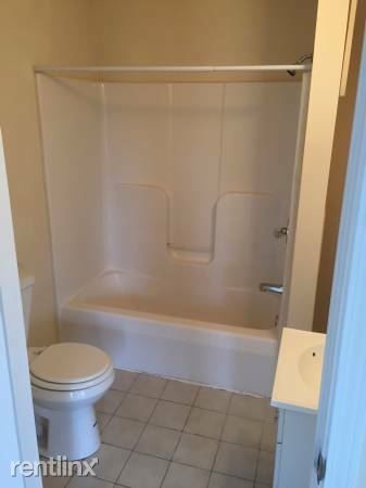 Building Photo - 1 br, 1 bath Apartment - 339 Bainbridge St 3R