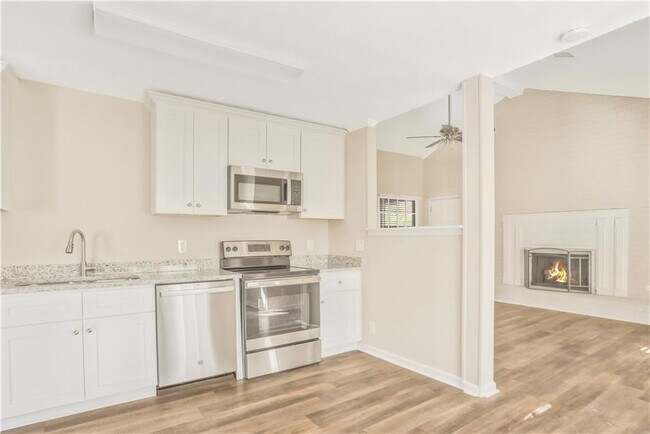 Foto del edificio - 2221 Perrin Dr
