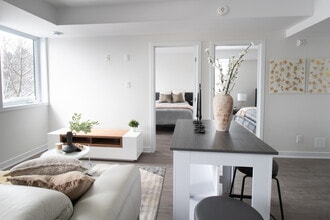 Building Photo - 994 Bronson Ave