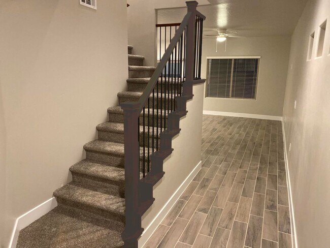 Foto del edificio - 3 Bedroom Townhome. Water, Sewer, and Garbage Included!