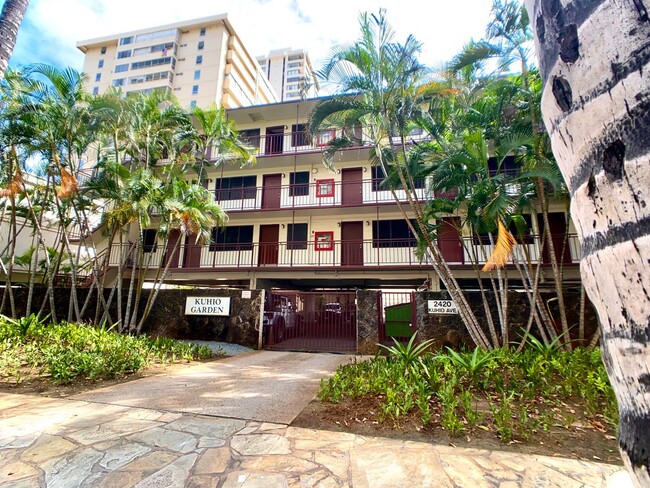 Building Photo - $500 1st Month Rent Special! | Recently Re...