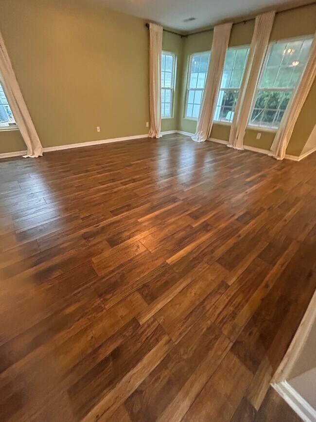 Foto del edificio - Amazing 3BR Townhome in The Pines at Charleston Park!