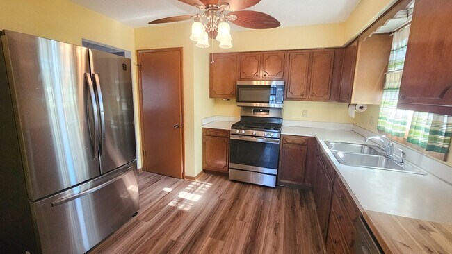 Foto del edificio - Charming 3-Bedroom Home in Prime Ankeny Location with Spacious Backyard & Modern Upgrades