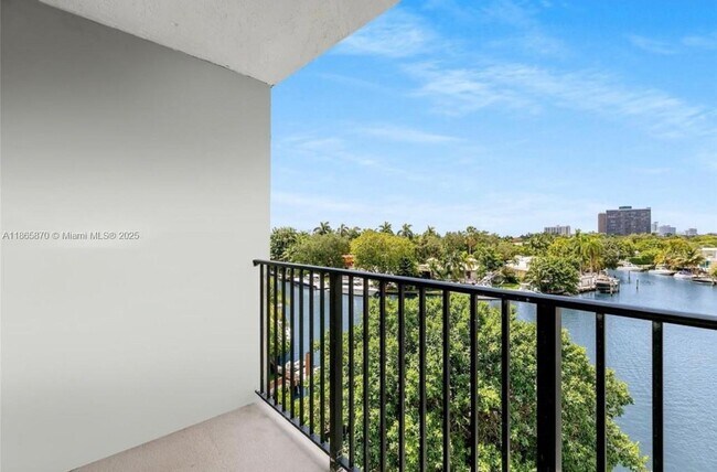 Foto del edificio - 860 NE 78th St