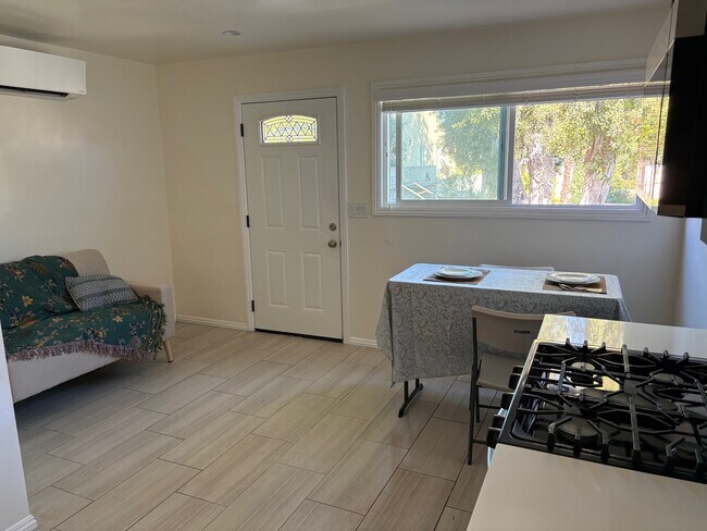 Foto del edificio - 8138 Blewett St