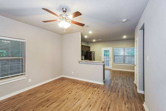 Foto del edificio - 218 S Preston St
