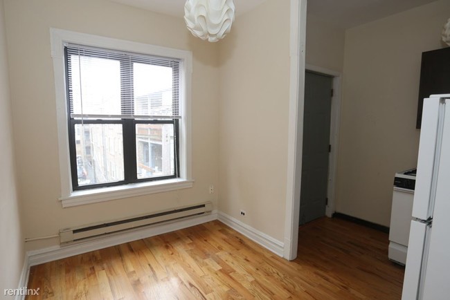 Foto del edificio - 3722 N Pine Grove Ave