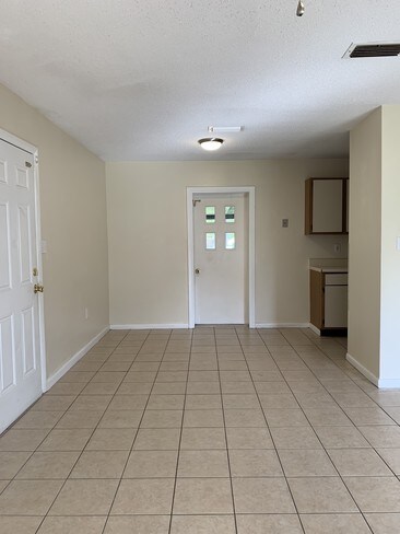Building Photo - 3/1.5 DeLand $1700/month close to Intl. Sp...