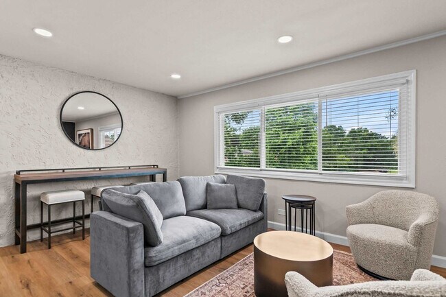 Building Photo - 2309 Cherry Hills Dr