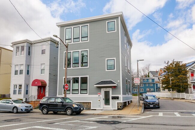Building Photo - 17 Chestnut Ave