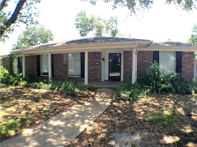 Building Photo - 1316 Mt Vernon Dr