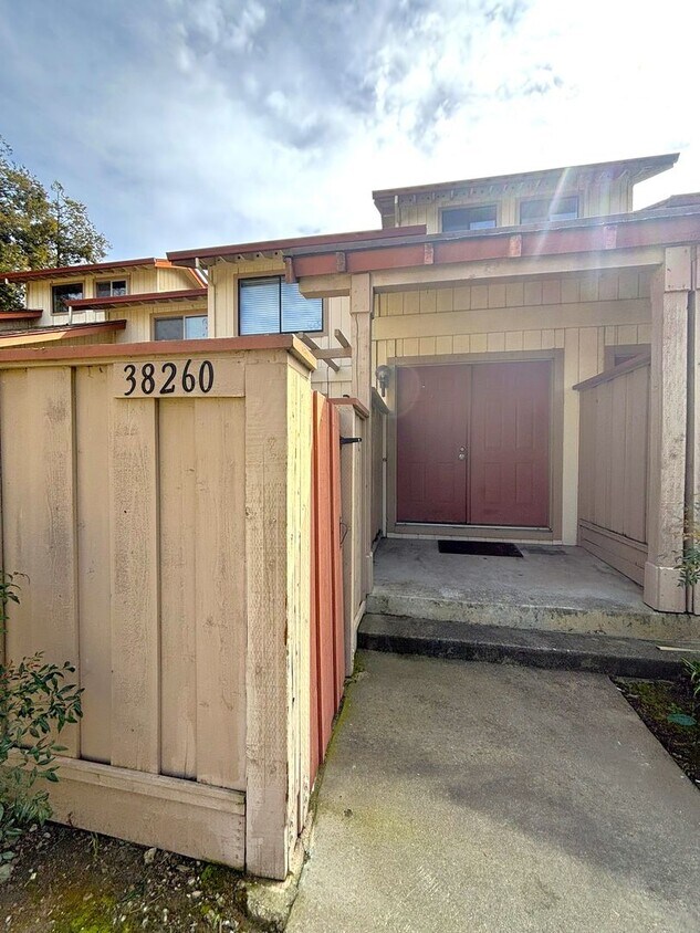 Primary Photo - Beautiful Spacious Condo