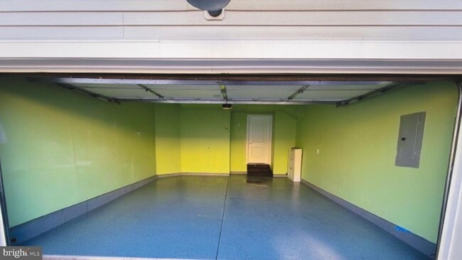 Building Photo - 16 Lochiel Ln