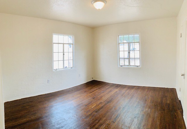 Building Photo - 1401 Coal Ave SE