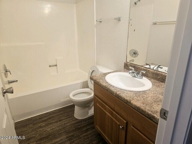 Foto del edificio - 3810 N Maryvale Pkwy