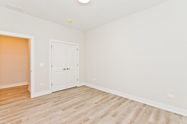 Building Photo - 2725 N Ashland Ave