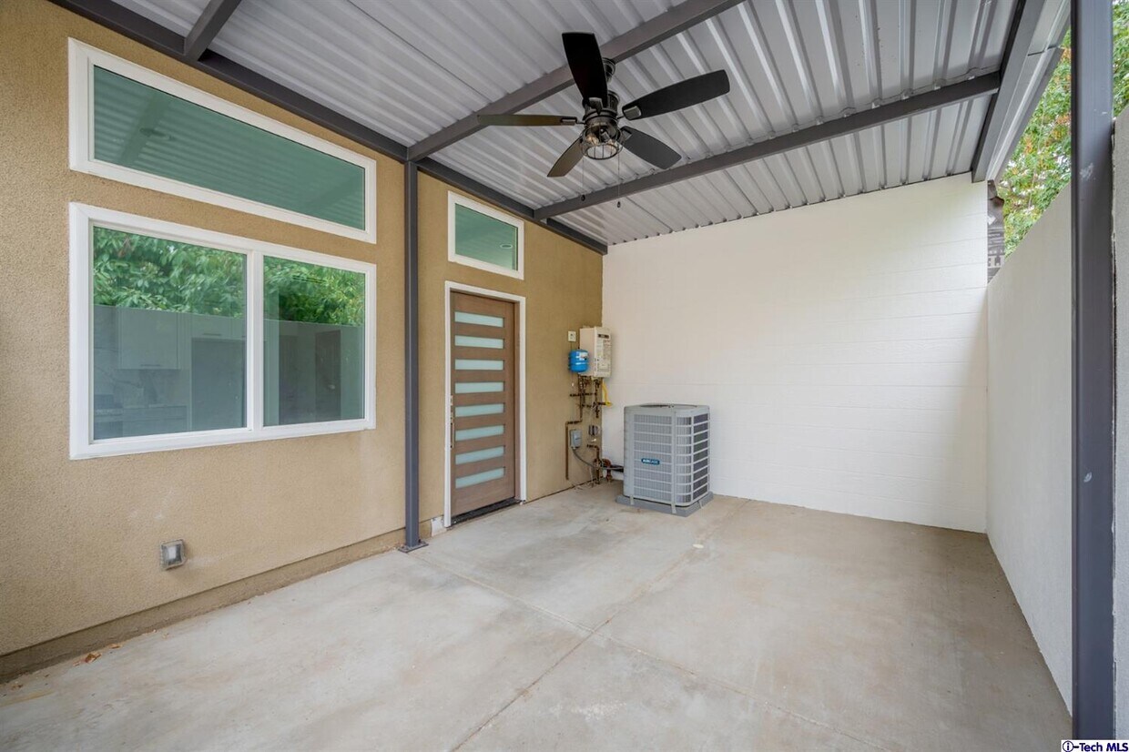 Foto principal - 1849 W Kenneth Rd