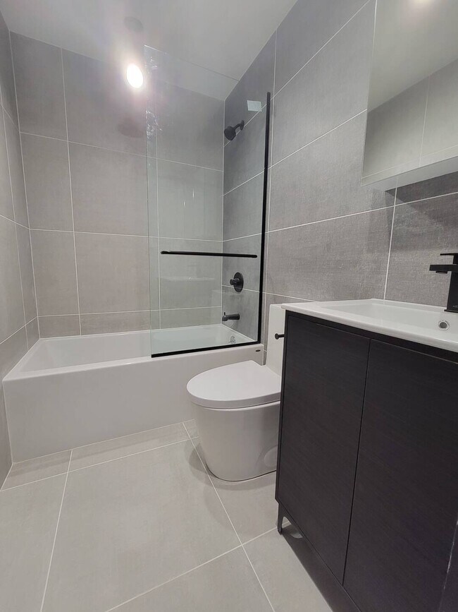 Foto del edificio - 2736 E 21st St