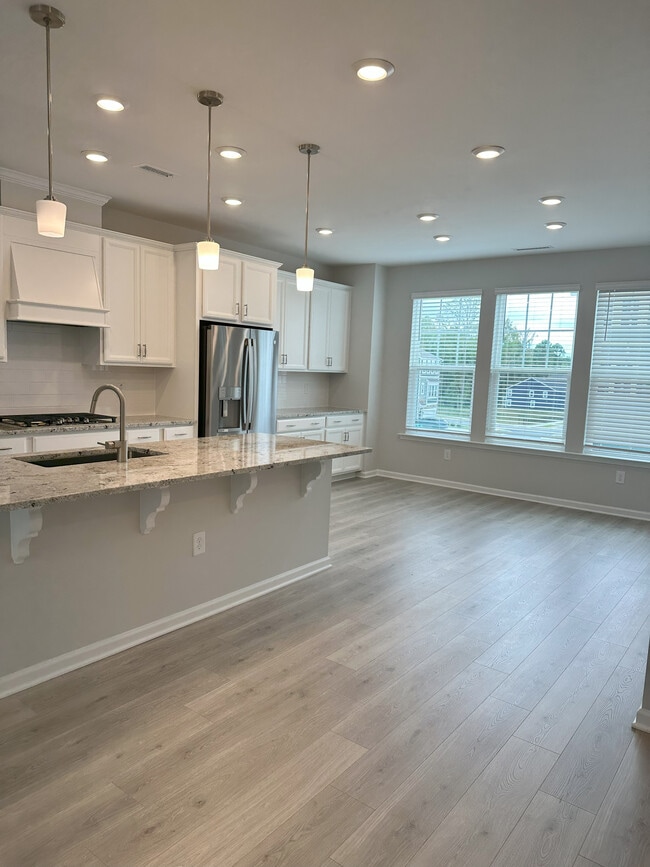 Building Photo - Room in Townhome on Austin Falls Sta