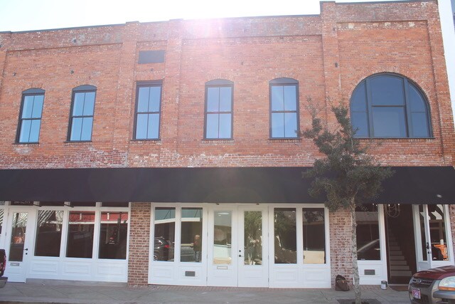 Primary Photo - 216 E Water St