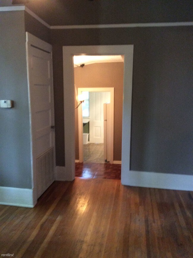 Foto del edificio - 419 E 8th St