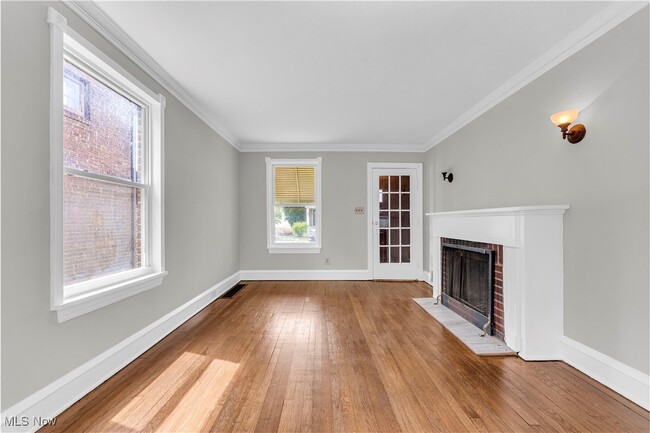 Building Photo - 141 E 206th St
