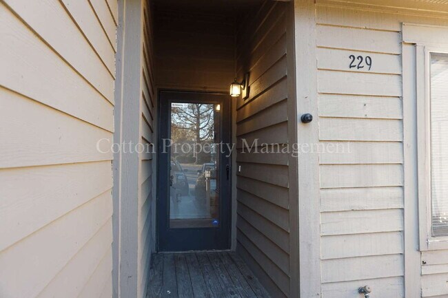 Building Photo - 229 St Luke Ct