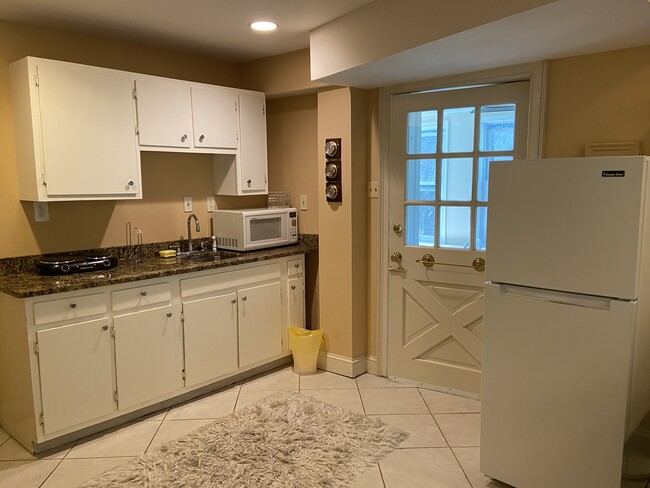 kitchenette - 12707 Furnace Mountain Rd