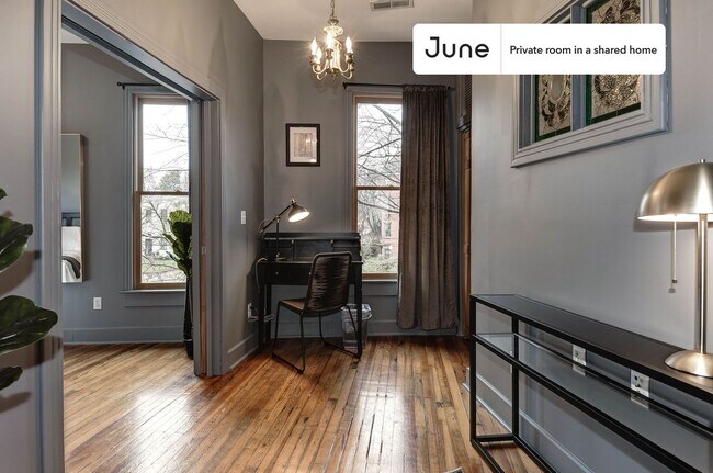Building Photo - Private bedroom in 3 bed/2.5 bath Home