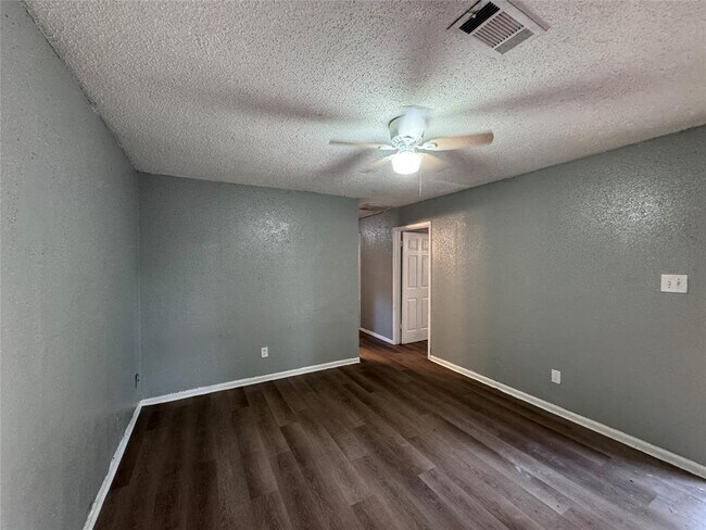 Building Photo - 7944 Lockwood Dr