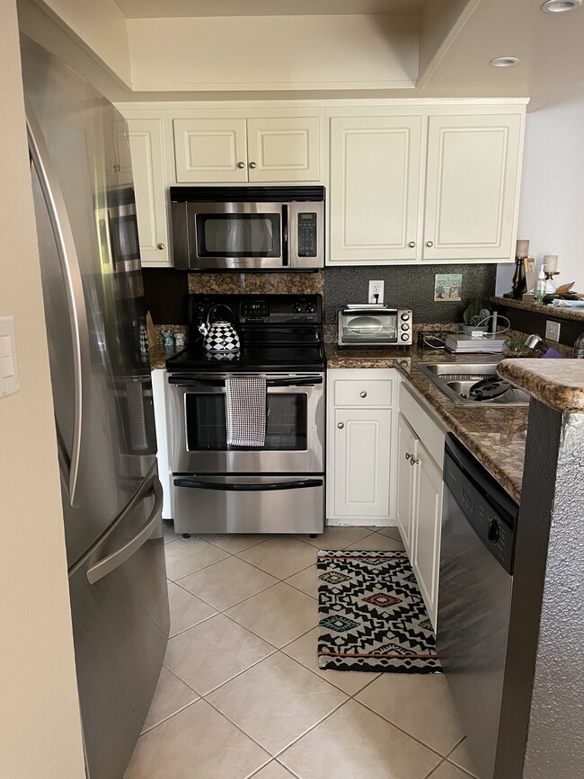 Building Photo - 64 N Mar Vista Ave
