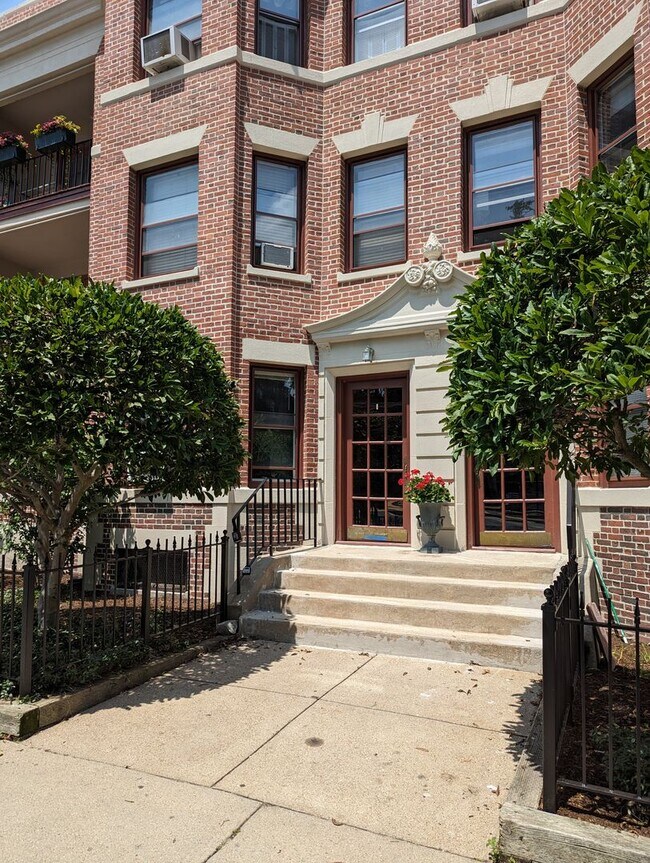 Foto del edificio - September 1 Brighton Cleveland Circle 2 bedroom for 9/1!