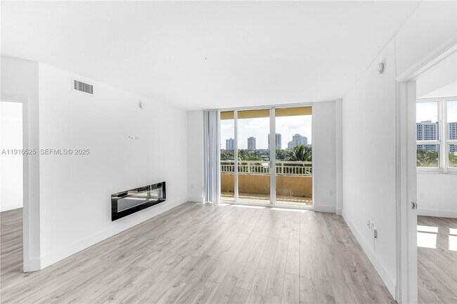 Foto del edificio - 19501 W Country Club Dr