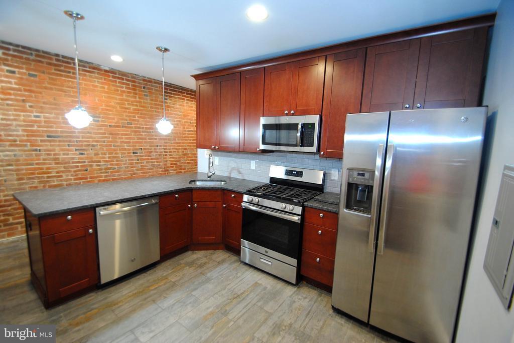Primary Photo - 241 High St