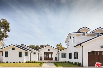 Building Photo - 5561 Horizon Dr