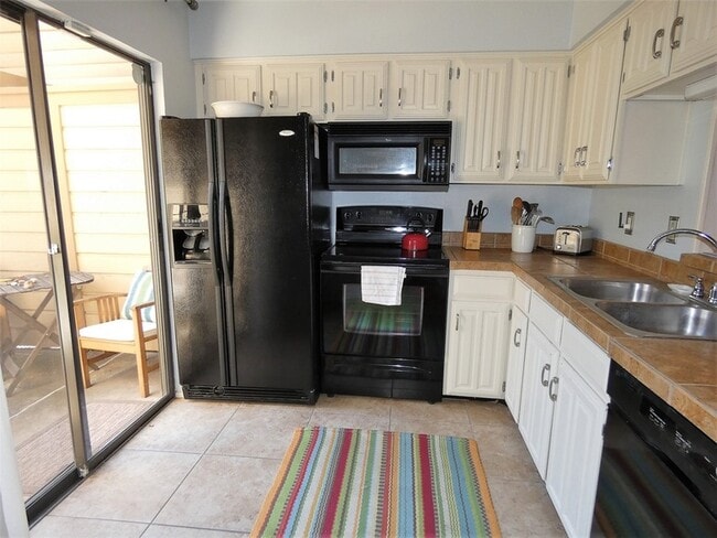 Photo - 7640 W Greenway Blvd Apartment